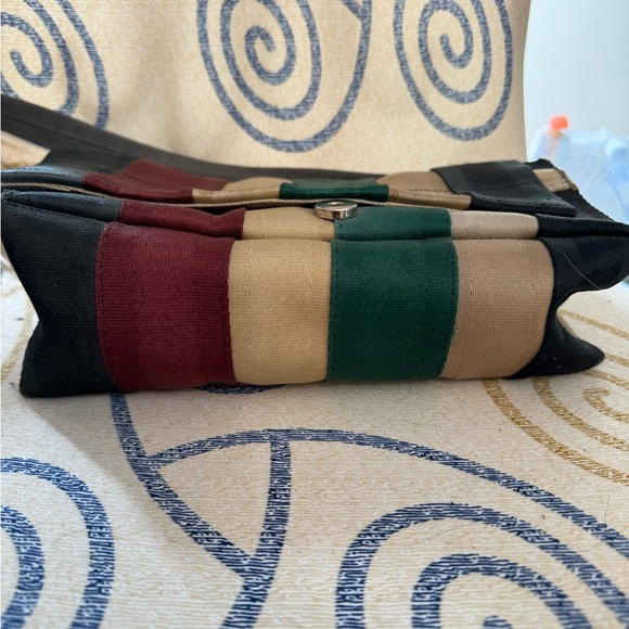Unique Seatbelt bag! Reused materials - Picture 7 of 9